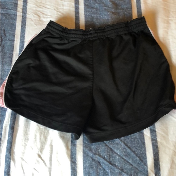 Nike Women’s Shorts - Picture 2 of 4